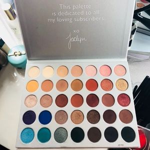 SOLD! Jaclyn Hill Morphe Palette